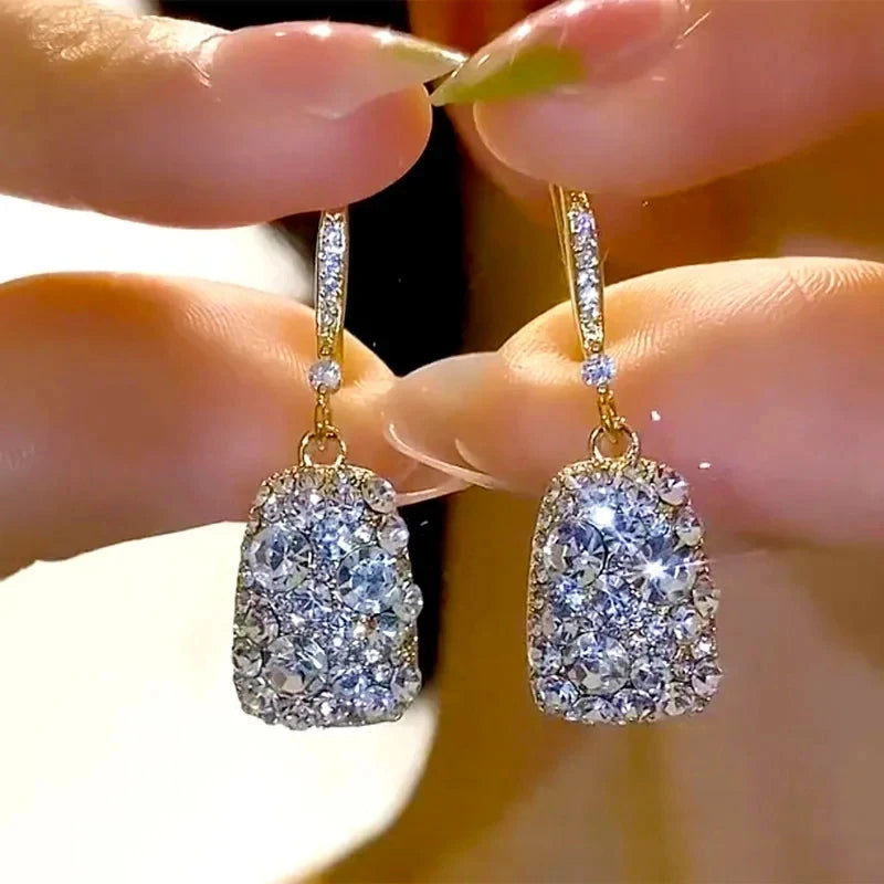 New Fashion Trend Shiny Zircon Square Pendant Glod Color Ear Hooks for Women Elegant Luxury Ladies Wedding Party Premium Jewelry