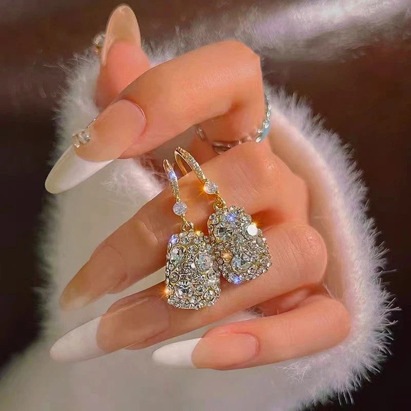 New Fashion Trend Shiny Zircon Square Pendant Glod Color Ear Hooks for Women Elegant Luxury Ladies Wedding Party Premium Jewelry