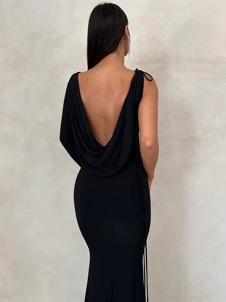 Dulzura One-Shoulder Long Sleeve Swinging Collar
