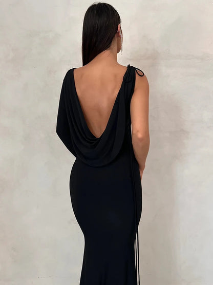 Dulzura One-Shoulder Long Sleeve Swinging Collar