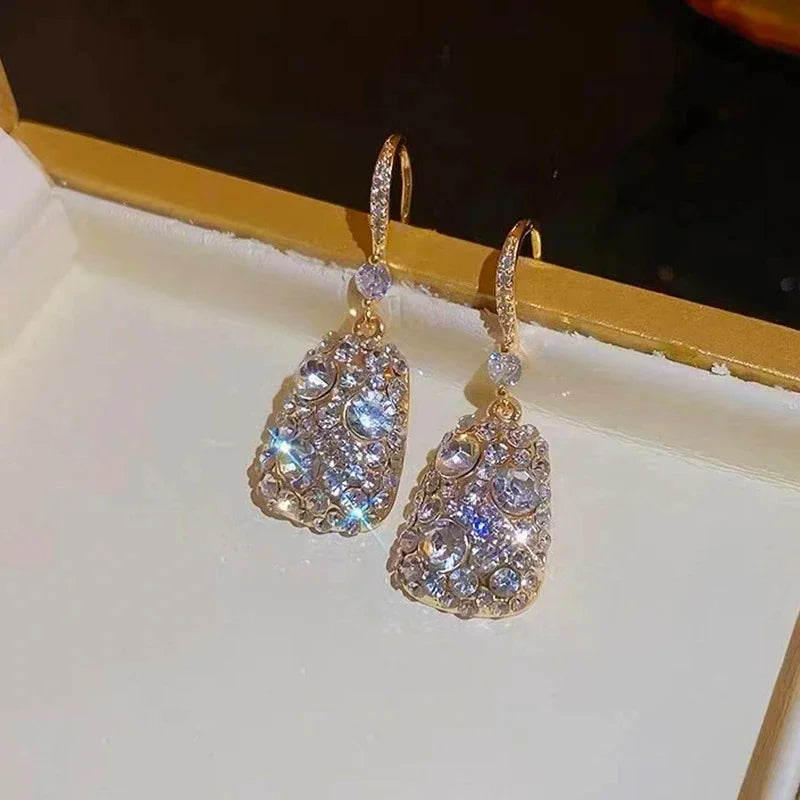 New Fashion Trend Shiny Zircon Square Pendant Glod Color Ear Hooks for Women Elegant Luxury Ladies Wedding Party Premium Jewelry