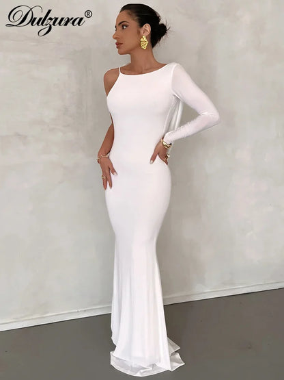Dulzura One-Shoulder Long Sleeve Swinging Collar