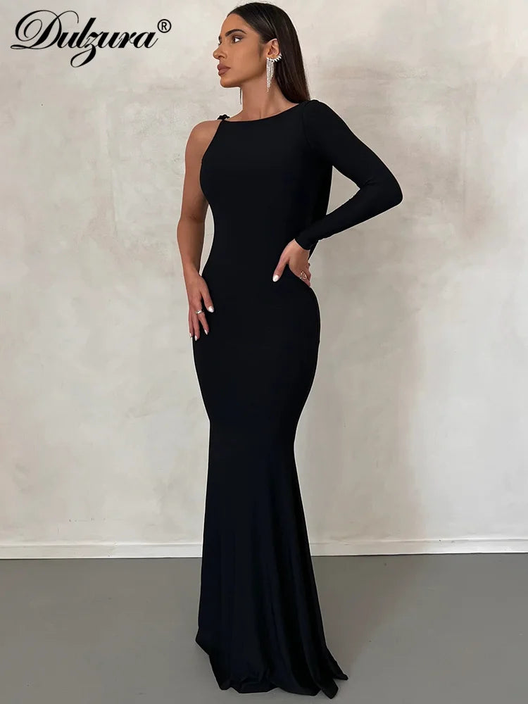 Dulzura One-Shoulder Long Sleeve Swinging Collar