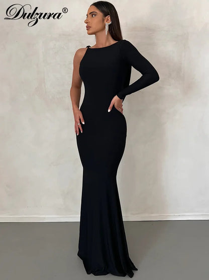 Dulzura One-Shoulder Long Sleeve Swinging Collar